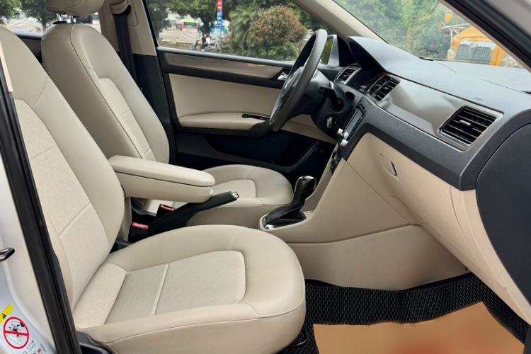 Used Volkswagen Santana 2013 1.6L Automatic Comfort Edition Interior 4