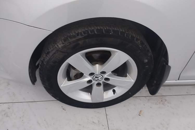 Used Volkswagen Santana 2013 1.6L Automatic Comfort Edition Left Front Wheel Hub