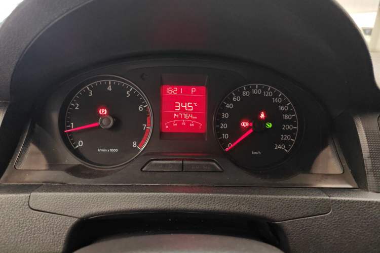 Used Volkswagen Santana 2013 1.6L Automatic Fashion Edition Odometer Close Up