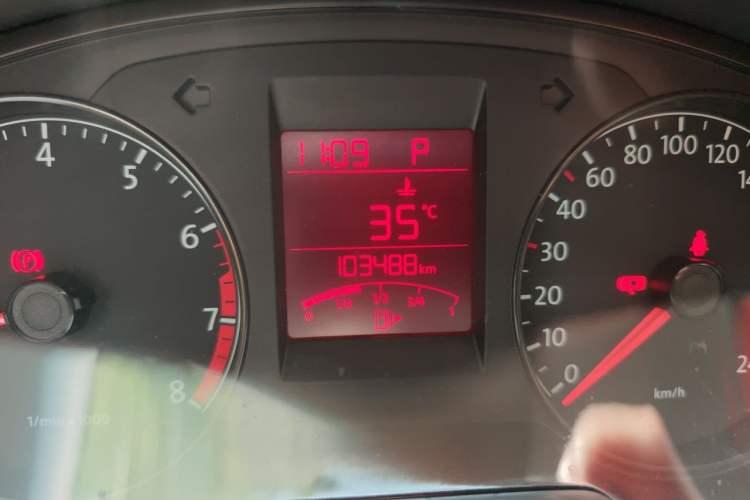 Used Volkswagen Santana 2013 1.6L Automatic Comfort Edition Odometer Close Up
