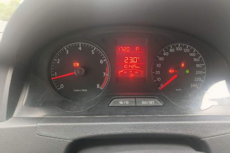 Used Volkswagen Santana 2013 1.6L Automatic Fashion Edition Odometer Close Up