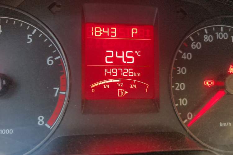 Used Volkswagen Santana 2013 1.6L Automatic Fashion Edition Odometer Close Up