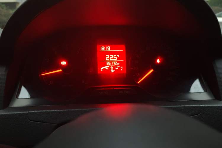 Used Volkswagen Santana 2013 1.6L Manual Fashion Edition Odometer Close Up