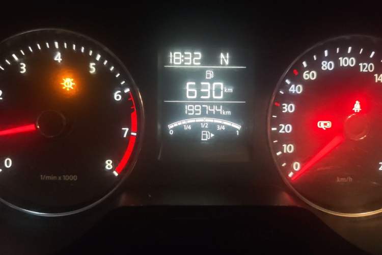 Used Volkswagen Santana 2013 1.6L Automatic Luxury Edition Odometer Close Up