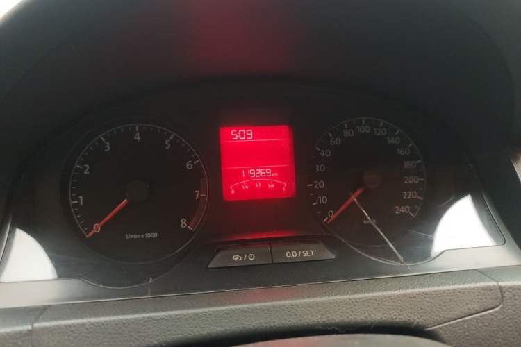 Used Volkswagen Santana 2013 1.6L Manual Fashion Edition Odometer Close Up