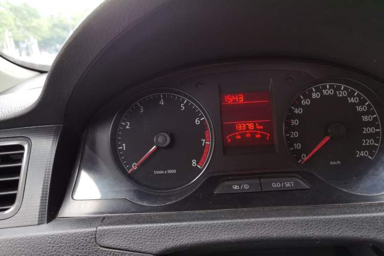 Used Volkswagen Santana 2013 1.6L Automatic Fashion Edition Odometer Close Up