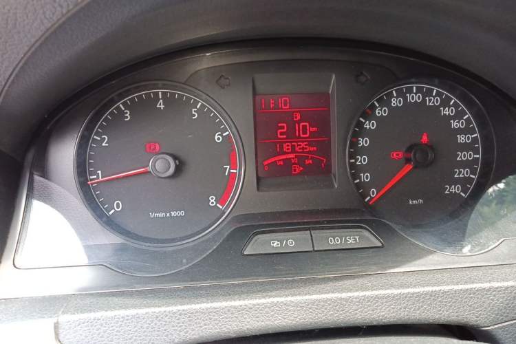 Used Volkswagen Santana 2013 1.6L Manual Comfort Edition Odometer Close Up