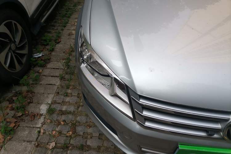 Used Volkswagen Santana 2013 1.6L Automatic Comfort Edition Right Front Headlight
