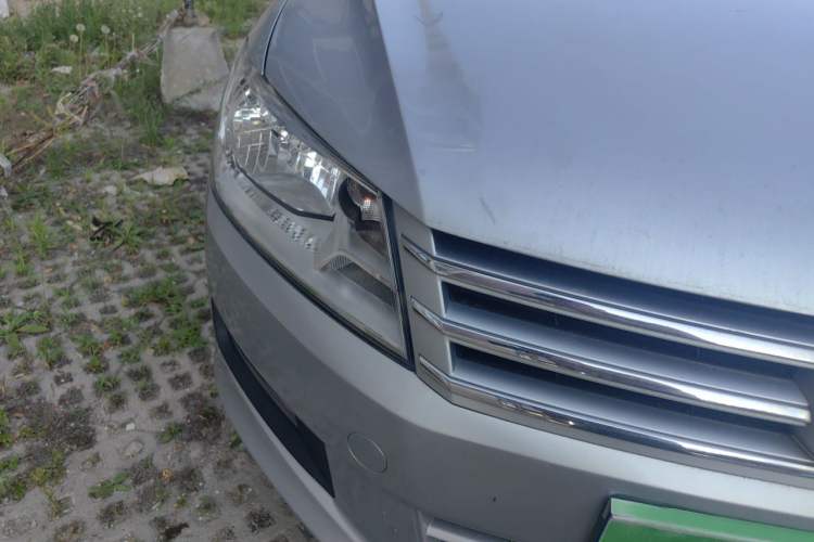 Used Volkswagen Santana 2013 1.6L Manual Comfort Edition Right Front Headlight