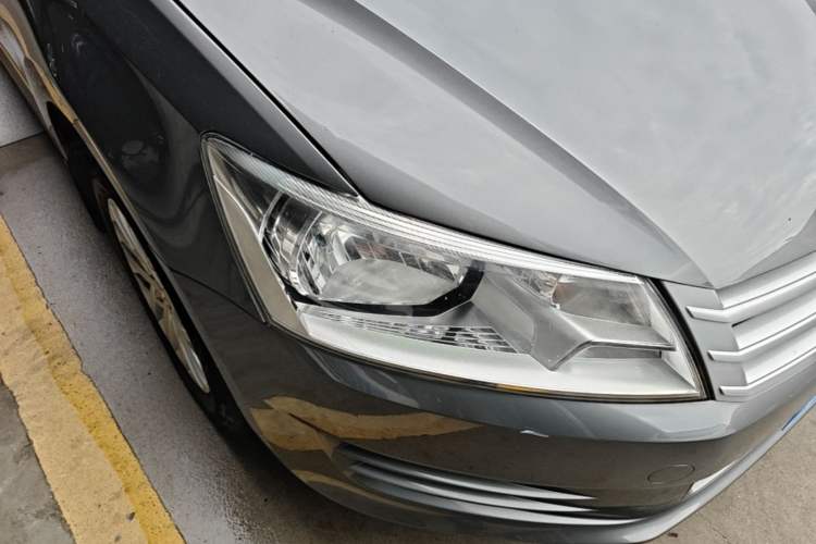 Used Volkswagen Santana 2013 1.4L Manual Fashion Edition Right Front Headlight