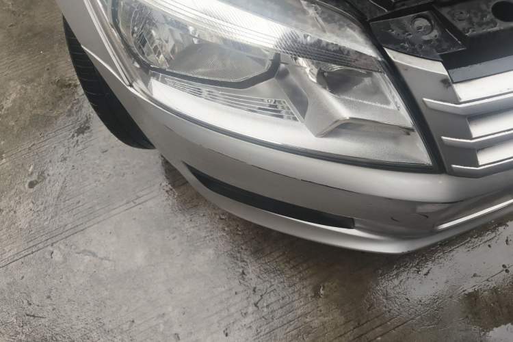 Used Volkswagen Santana 2013 1.6L Automatic Fashion Edition Right Front Headlight