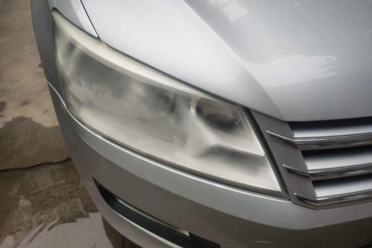 Used Volkswagen Santana 2013 1.6L Automatic Comfort Edition Right Front Headlight