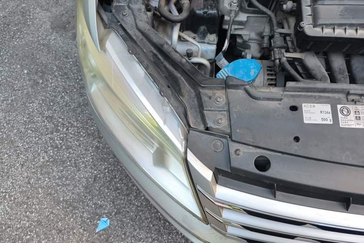 Used Volkswagen Santana 2013 1.4L Manual Comfort Edition Right Front Headlight