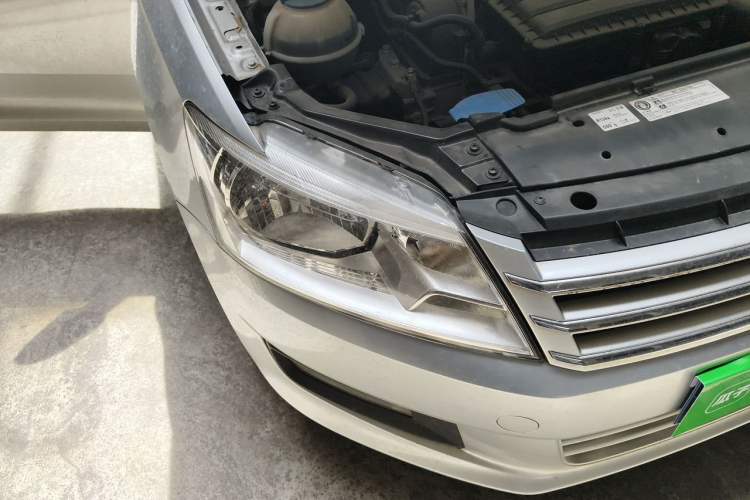 Used Volkswagen Santana 2013 1.6L Automatic Comfort Edition Right Front Headlight