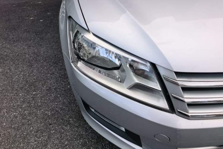 Used Volkswagen Santana 2013 1.6L Manual Comfort Edition Right Front Headlight