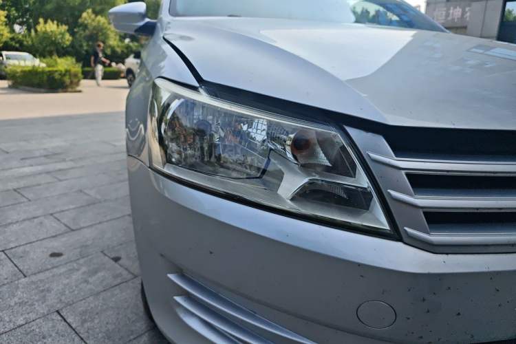 Used Volkswagen Santana 2013 1.6L Manual Fashion Edition Right Front Headlight