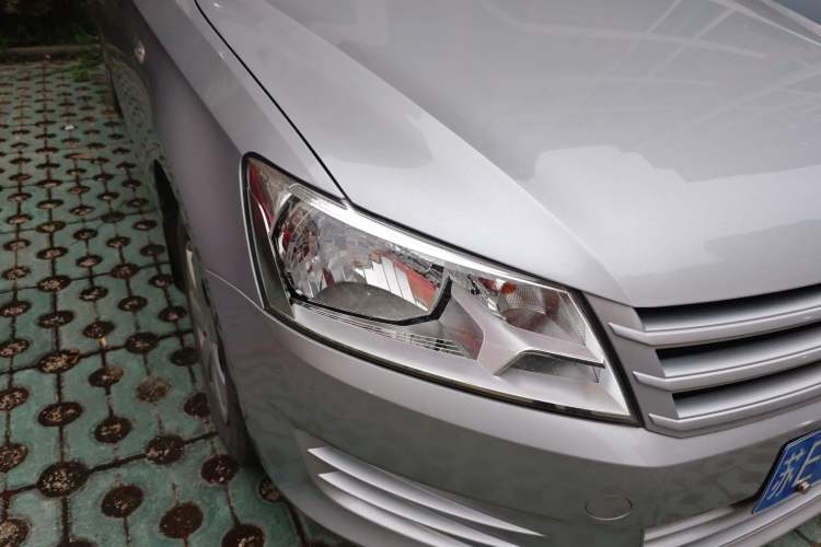 Used Volkswagen Santana 2013 1.6L Manual Fashion Edition Right Front Headlight
