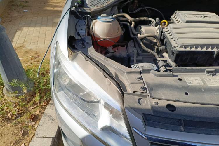 Used Volkswagen Santana 2013 1.6L Automatic Comfort Edition Right Front Headlight