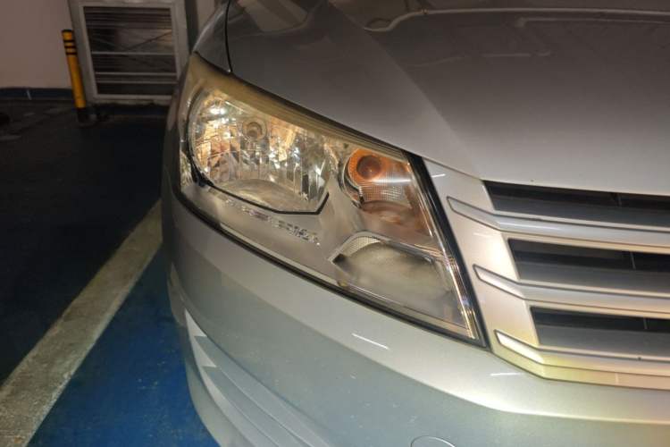 Used Volkswagen Santana 2013 1.6L Automatic Fashion Edition Right Front Headlight