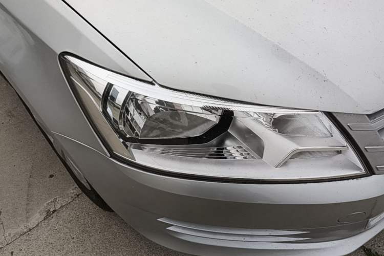 Used Volkswagen Santana 2013 1.4L Manual Fashion Edition Right Front Headlight