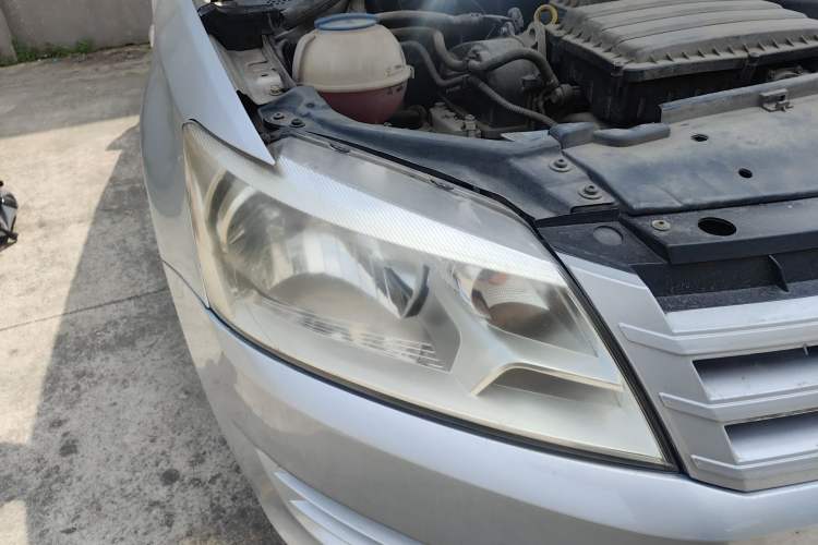 Used Volkswagen Santana 2013 1.6L Automatic Fashion Edition Right Front Headlight