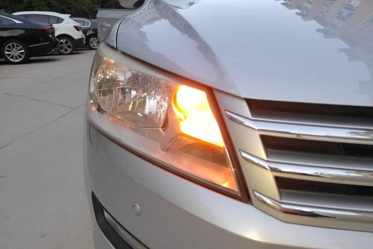 Used Volkswagen Santana 2013 1.6L Manual Comfort Edition Right Front Headlight