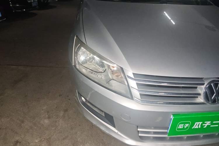 Used Volkswagen Santana 2013 1.6L Automatic Luxury Edition Right Front Headlight