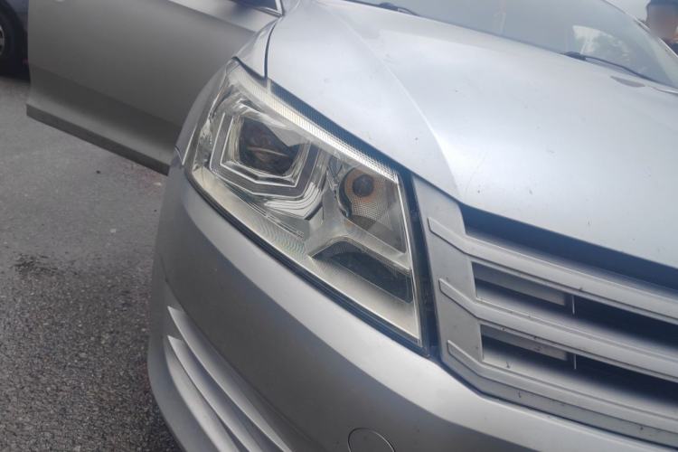 Used Volkswagen Santana 2013 1.6L Automatic Fashion Edition Right Front Headlight