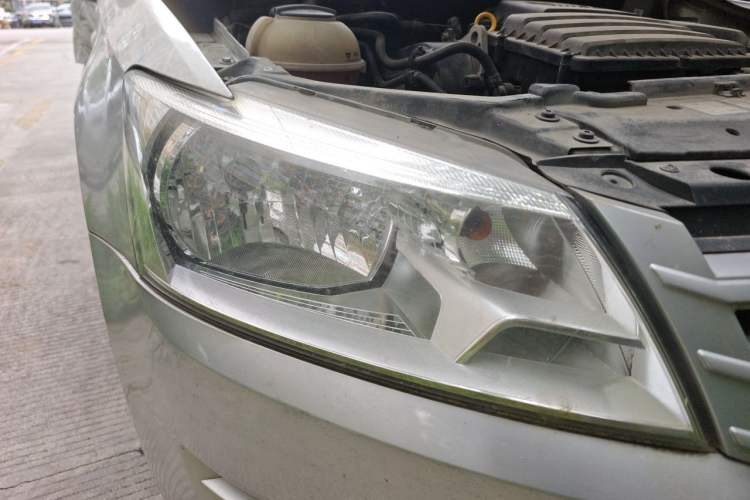 Used Volkswagen Santana 2013 1.6L Manual Fashion Edition Right Front Headlight