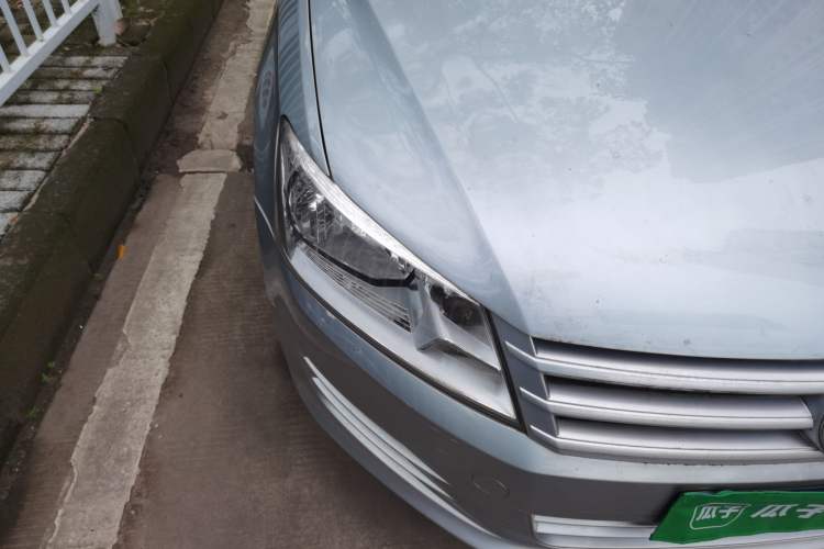 Used Volkswagen Santana 2013 1.6L Automatic Fashion Edition Right Front Headlight
