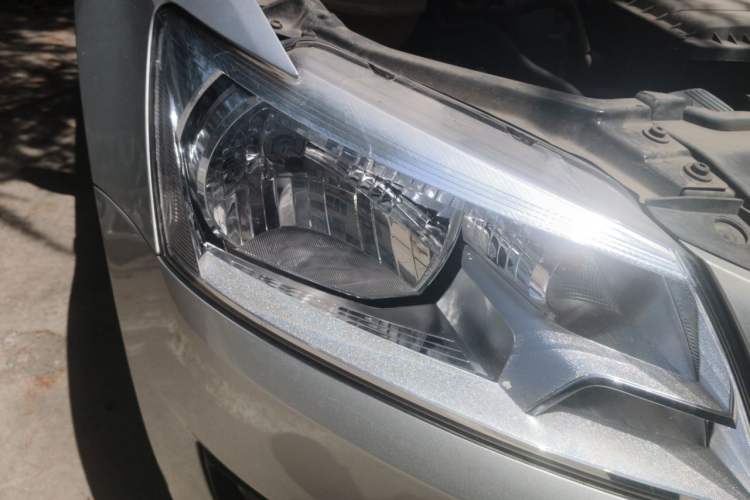 Used Volkswagen Santana 2013 1.6L Automatic Comfort Edition Right Front Headlight