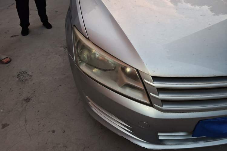 Used Volkswagen Santana 2013 1.6L Automatic Fashion Edition Right Front Headlight