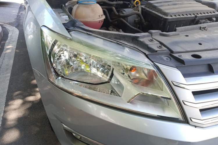 Used Volkswagen Santana 2013 1.6L Manual Comfort Edition Right Front Headlight
