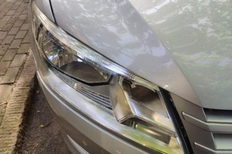 Used Volkswagen Santana 2013 1.6L Automatic Fashion Edition Right Front Headlight