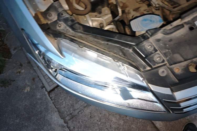 Used Volkswagen Santana 2013 1.6L Automatic Comfort Edition Right Front Headlight