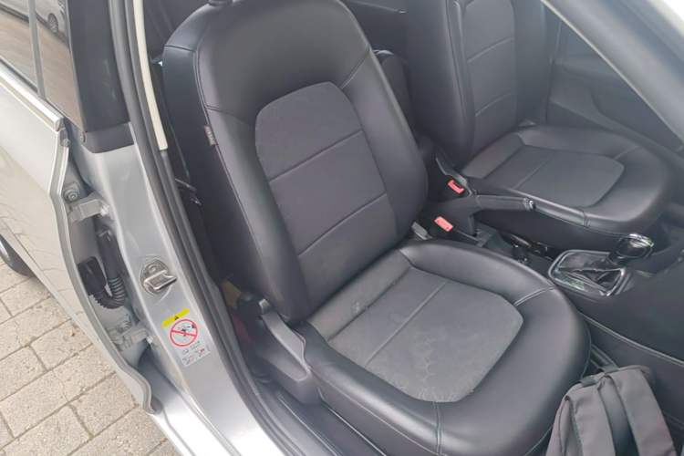 Used Volkswagen Santana 2013 1.6L Automatic Comfort Edition Right Front Seat