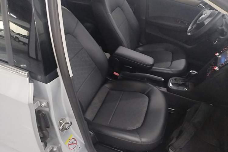 Used Volkswagen Santana 2013 1.6L Automatic Comfort Edition Right Front Seat