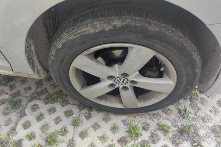 Used Volkswagen Santana 2013 1.6L Manual Comfort Edition Right Front Wheel Hub