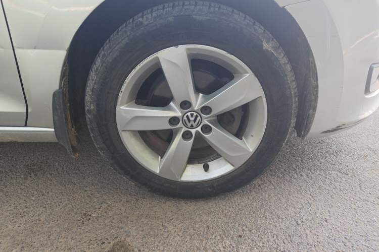 Used Volkswagen Santana 2013 1.6L Manual Comfort Edition Right Front Wheel Hub