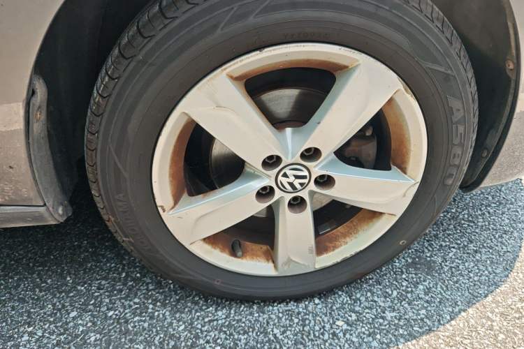 Used Volkswagen Santana 2013 1.6L Automatic Comfort Edition Right Front Wheel Hub