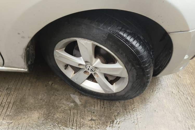 Used Volkswagen Santana 2013 1.6L Automatic Fashion Edition Right Front Wheel Hub