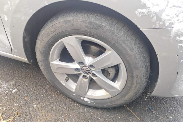 Used Volkswagen Santana 2013 1.6L Automatic Comfort Edition Right Front Wheel Hub