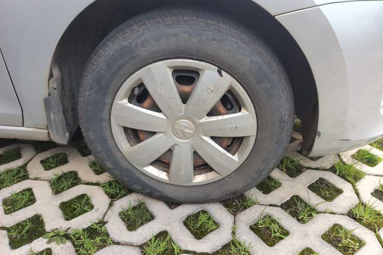 Used Volkswagen Santana 2013 1.6L Automatic Fashion Edition Right Front Wheel Hub