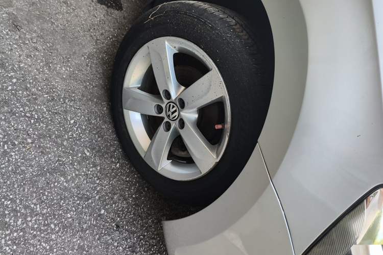 Used Volkswagen Santana 2013 1.4L Manual Comfort Edition Right Front Wheel Hub