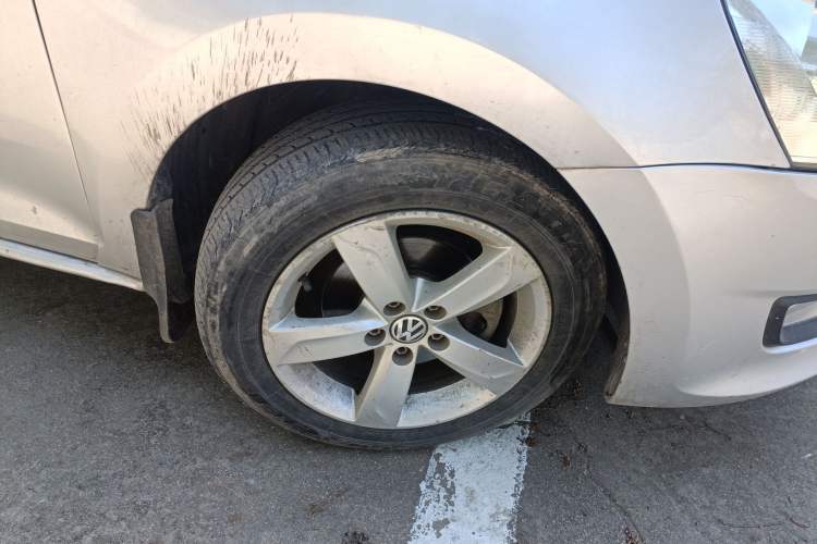 Used Volkswagen Santana 2013 1.6L Automatic Comfort Edition Right Front Wheel Hub