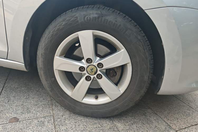 Used Volkswagen Santana 2013 1.6L Manual Fashion Edition Right Front Wheel Hub