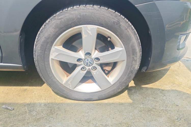 Used Volkswagen Santana 2013 1.6L Automatic Comfort Edition Right Front Wheel Hub