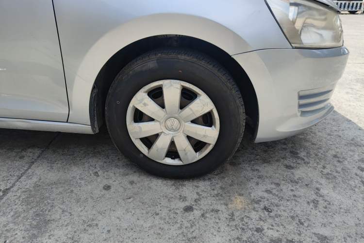 Used Volkswagen Santana 2013 1.6L Automatic Fashion Edition Right Front Wheel Hub