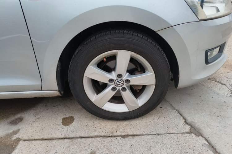 Used Volkswagen Santana 2013 1.6L Manual Comfort Edition Right Front Wheel Hub