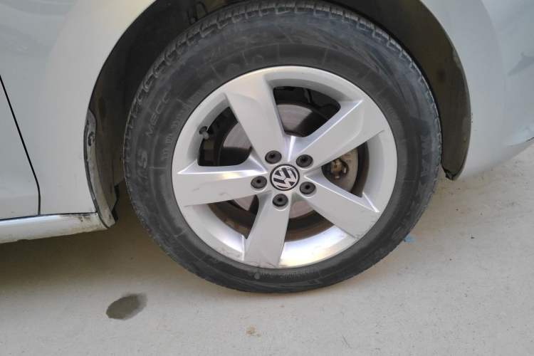 Used Volkswagen Santana 2013 1.6L Manual Comfort Edition Right Front Wheel Hub